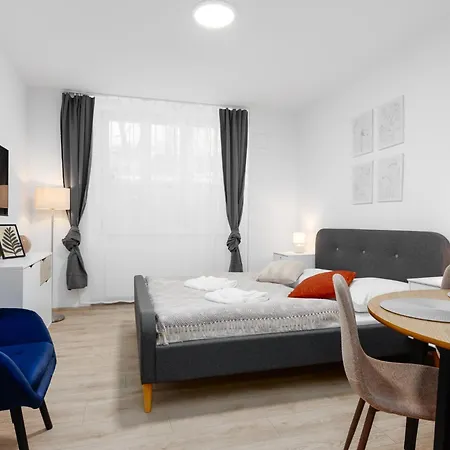 2 Bedrooms Apartment Near The Metro Prague Exterior photo