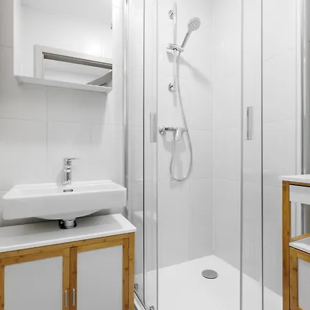 2 Bedrooms Apartment Near The Metro Prague Exterior photo